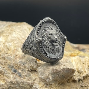 Rustic Lion Signet Ring, Mens Lion Head Ring, Leo Astrology Ring, Fantasy Engraved Men Ring, Medieval Jewelry,Vintage Style Signet Lion Ring