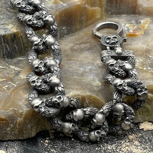 Heavy Skull Head Bracelet, Link Chain Bracelet, Skull Jewelry, Skull Gift, Dark Jewelry Gift, Handmade Gothic Bracelet, Gift for Him