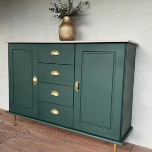 Grüne Kommode Sideboard mit Muschelgriffen edle kommode mit Gold Akzenten Industrial Kommode Schubladenschrank Sideboard Eingangsbereich