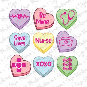 Puede incluir: Nueve corazones de caramelo de conversaci&oacute;n en forma de coraz&oacute;n de colores diferentes con mensajes diferentes. Los mensajes son: "Be Mine", "Save Lives", "Nurse", "XOXO", "Shots Shots Shots", "I Love You", "Be Mine", "Nurse" y "Shots Shots Shots".