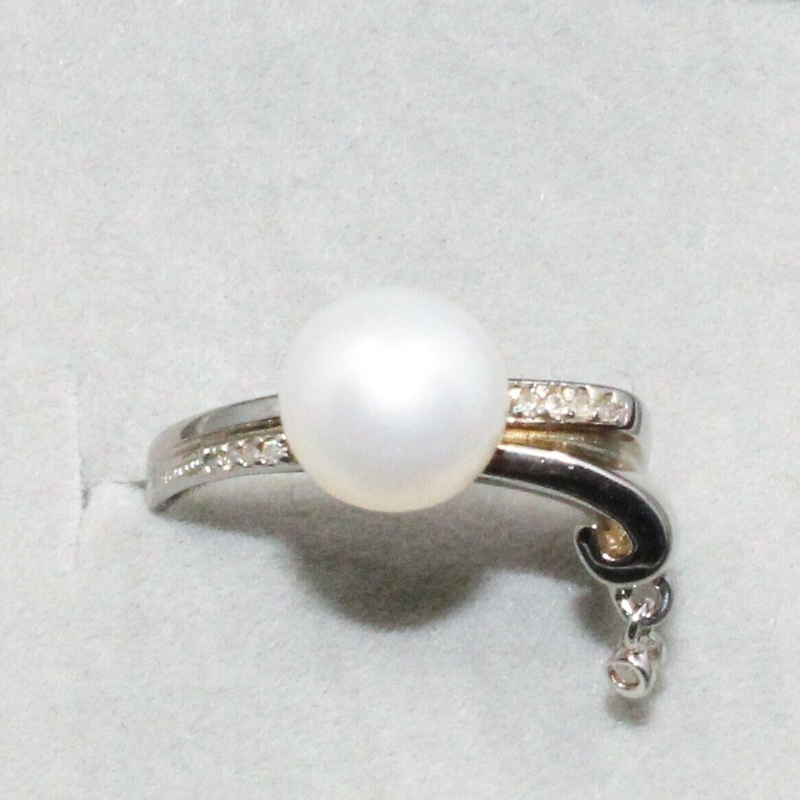 AKIMIO Platinum Plated Over Silver 925 Pearl and Diamonds Ring Size 7