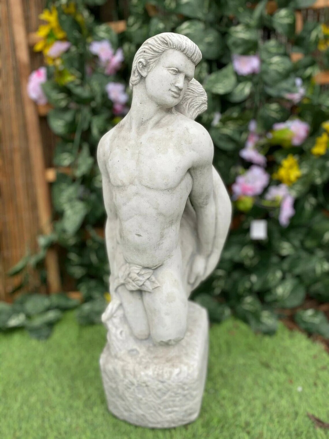 Love Couple Statue Man and Woman Sculpture Concrete Couple Figure