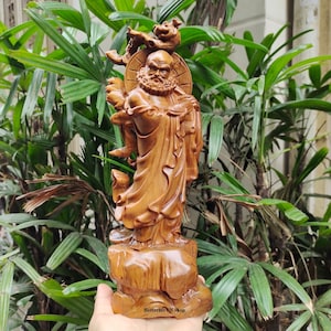 Bodhidharma Buddha Statue (11.8”H), Wooden Barefooted Statue of Bodhidharma wearing a conical hat on his back, holding a stick in his hand