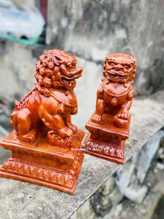 手作りのパダウク材の守護獅子像：中国の装飾（7.8インチ） - Etsy 日本