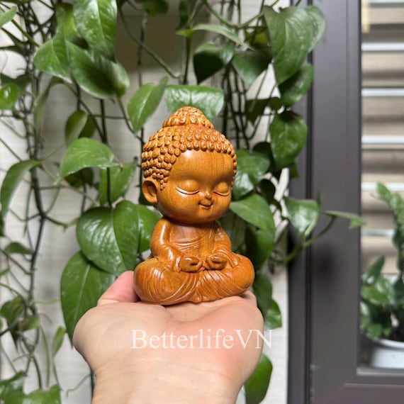 木製の小さな僧侶の像：手作りの緑のヒノキの装飾 - Etsy 日本