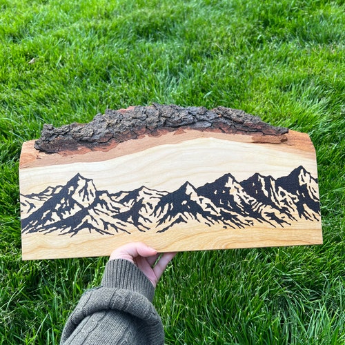Décoration murale de chaîne de montagnes brûlée à la main
