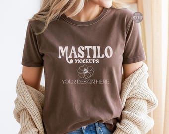 Maqueta de camiseta Comfort Colors 1717 Espresso, maqueta de camisa marrón, maqueta de camiseta bohemia de diseño plano, maqueta de camiseta de estilo de vida, maqueta bohemia minimalista