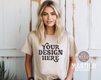 Sand Gildan 5000 T-Shirt Mockup Foto, Gildan 5000 Sand T-Shirt Mockup, Natürliches Gildan Mockup, Boho Mockup, Mädchen mit Hut T-Shirt Mockup
