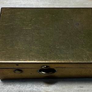 Vintage beautiful brass? Compact/pill box with mirror in lid.