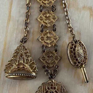Vintage Art Nouveau Victorian style gold tone brooch.