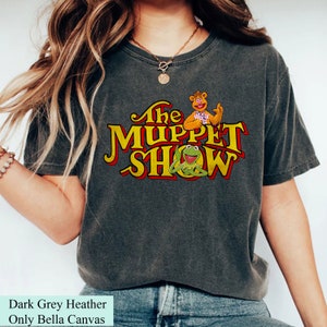 Disney The Muppet Christmas Carol Show Unisex T-shirt, Retro 90&#39;s Kermit The Frog And Fozzie Bear Disneyland Xmas Party Gift Christmas 2023