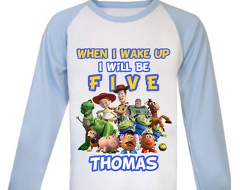 Pijama de cumpleaños personalizada "Cuando me despierte seré Toys" / Pijama infantil personalizada / Regalo de víspera de cumpleaños para niños "Tienes un amigo en mí".