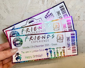 Entrada personalizada con lámina metalizada para disfrutar de tus series favoritas: Friends, Corrie, Emmerdale. Regalo sorpresa para superfans de la televisión. Láminas metalizadas a elegir en varios colores.
