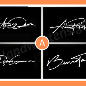 K&ouml;nnte beinhalten: Vier Beispiele f&uuml;r wei&szlig;e handschriftliche Signaturen auf schwarzem Hintergrund. Die Signaturen sind im Kursivstil gehalten, wobei jede einzigartig ist. Das Bild ist in vier Abschnitte unterteilt, mit dem Buchstaben "A" in einem Kreis in der Mitte.