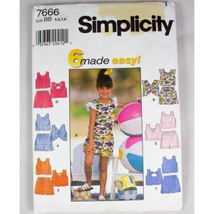 Puede incluir: Patrón de costura Simplicity 7666 para conjuntos de verano para niñas. El patrón incluye varias blusas y pantalones cortos, con una niña modelando un conjunto colorido con estampado de peces. El texto "6 made easy!" también es visible.