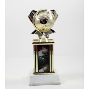 Złoty plastikowy puchar baseballowy z plastikową marmurkową podstawą Sport