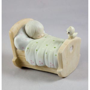 Precious Moments 1979 Figurine &quot;Blessed Are The Pure In Heart&quot; Baby in Cradle