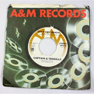 Captain & Tennille 45 RPM Vinyl Single &quot;Cant Stop Dancin&quot; + &quot;Mis Canciones&quot; 1977