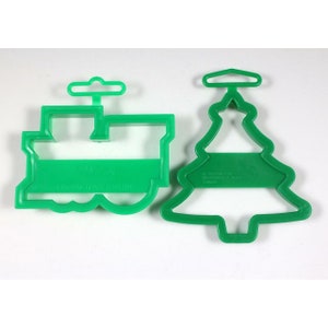 Wilton Green Plastic Cookie Cutters Locomotive & Tree w/Hang Tabs 1993