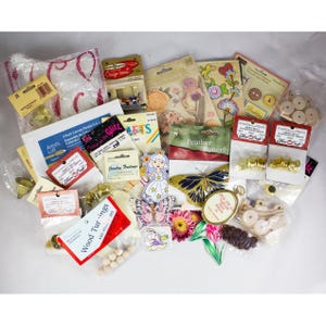 Lot de pièces d'artisanat diverses pour le scrapbooking, art altéré en bois