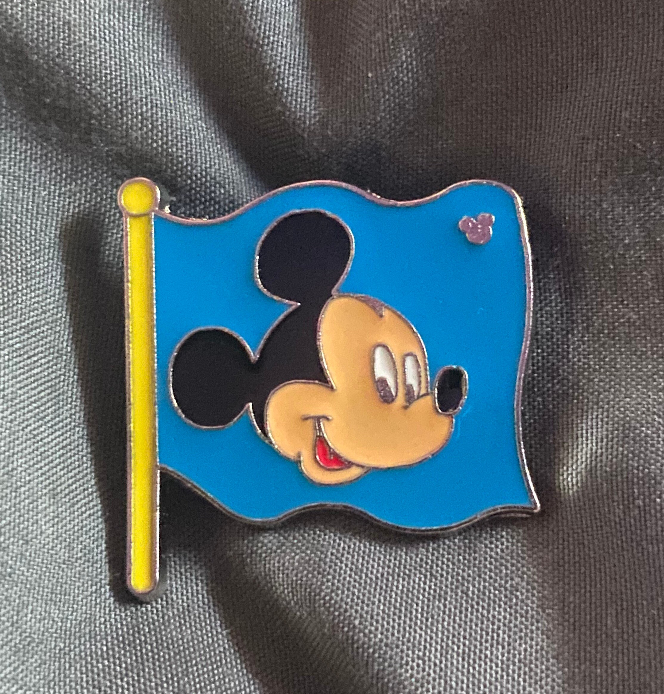Walt Disney World RARE Lot Hidden Mickey Pins + Bonus 2007 Pin Trading Book