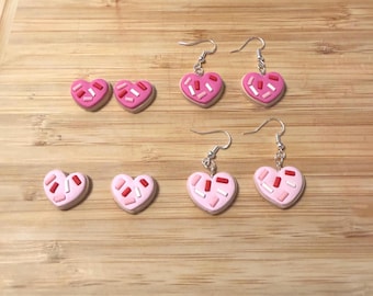 Pendientes de galleta de corazón: joyería de San Valentín hecha a mano con arcilla polimérica
