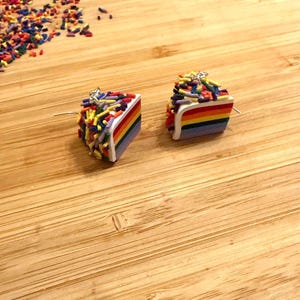 レインボーケーキイヤリング - バースデージュエリー - 楽しくて気まぐれなアクセサリー - スターリングシルバーフック 画像 11