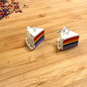 レインボーケーキイヤリング - バースデージュエリー - 楽しくて気まぐれなアクセサリー - スターリングシルバーフック Cake 1