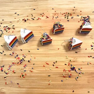 レインボーケーキイヤリング - バースデージュエリー - 楽しくて気まぐれなアクセサリー - スターリングシルバーフック 画像 4