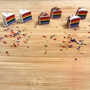 レインボーケーキイヤリング - バースデージュエリー - 楽しくて気まぐれなアクセサリー - スターリングシルバーフック 画像 2