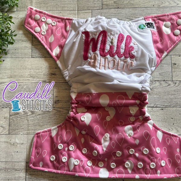 Fralda de pano bordada com bolso – Milk-Aholic, fralda reutilizável