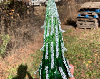 Weihnachtsbaum aus massivem Glas