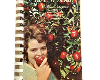 Vintage Apple Cookbook: Nova Scotia Recipes, 1966