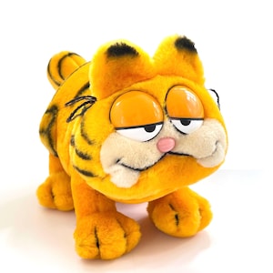 Vintage 1981 Dakin Garfield the Cat Plush – Classic Jim Davis Character – Standing Position, Excellent Condition