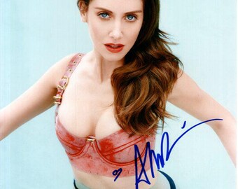Alison Brie firmó una fotografía autografiada de 8x10 de BAS Beckett