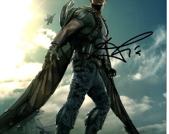 Anthony Mackie a dédicacé une photographie du faucon de Sam Wilson de Captain America 8 x 10 8 x 10 cm COA