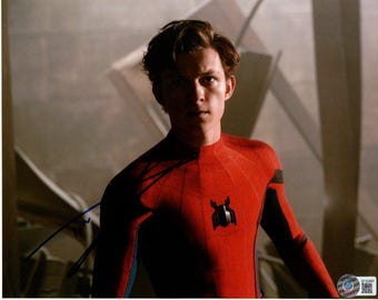 トム・ホランドの直筆サイン入りスパイダーマン 8x10 写真