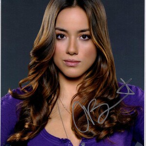 Chloe Bennet Original Autographed 8x10 Signed Photo Celebrity