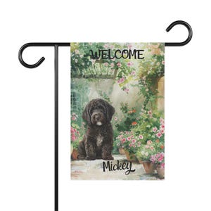 Bandera de jardín de labradoodle negro, letrero de jardín con nombre personalizado, regalo para mamá amante de los perros, pancarta de bienvenida de primavera y verano, regalo para ella, abuela, tía