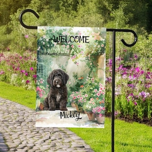 Bandera de jardín personalizada con nombre de perro de labradoodle negro, regalo para mamá amante de los perros, pancarta impermeable de bienvenida para primavera y verano.