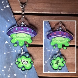 Alien Abduction linked keychain