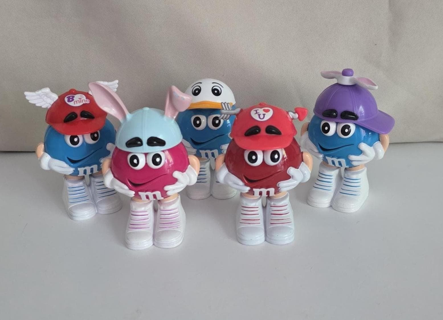 帽子をかぶったM&Mのフィギュア - Etsy 日本