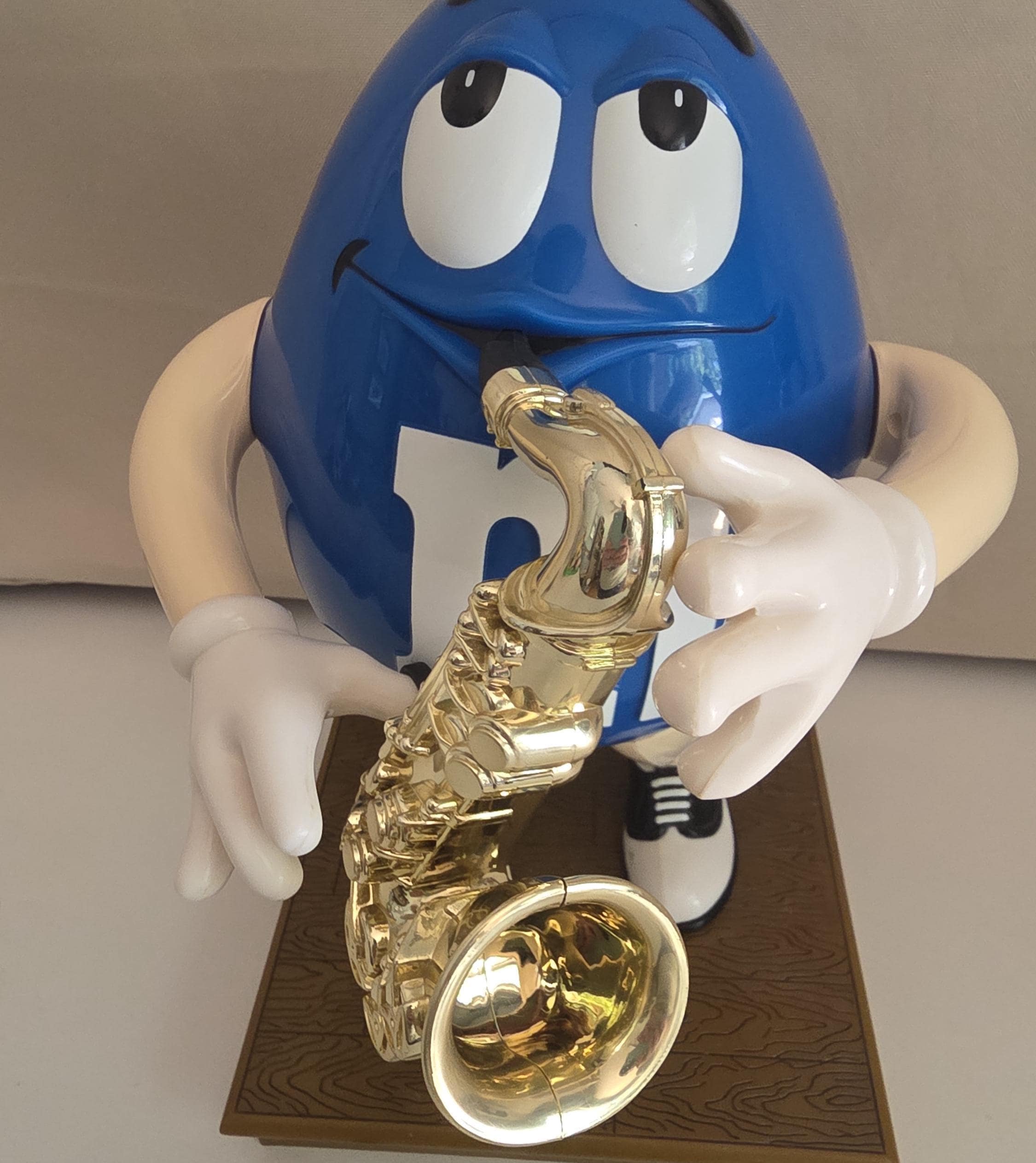 M&M's Blues Cafe サックス フィギュア Blue M&M Limited Edition Blues Cafe Saxophone Player Candy