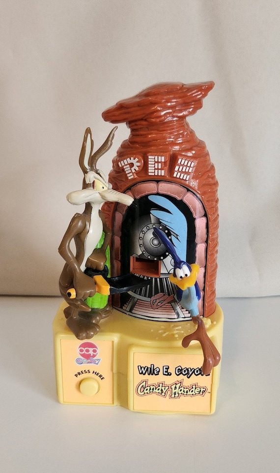 Looney Tunes Wile E. Coyote and Roadrunner Automatic Pez Dispenser