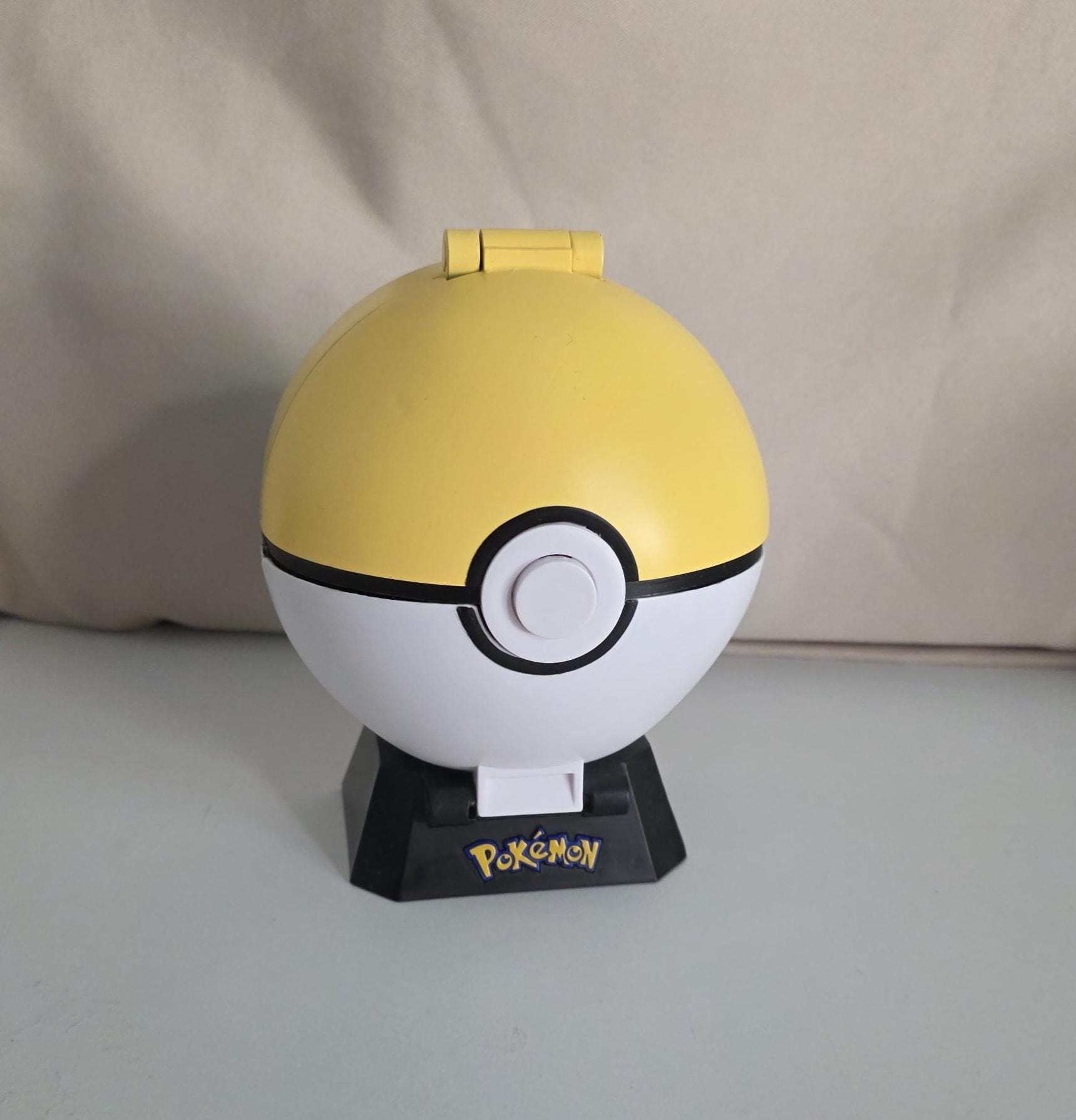 ポケモンモンスターボールピカチュウゴールドバーガーキング