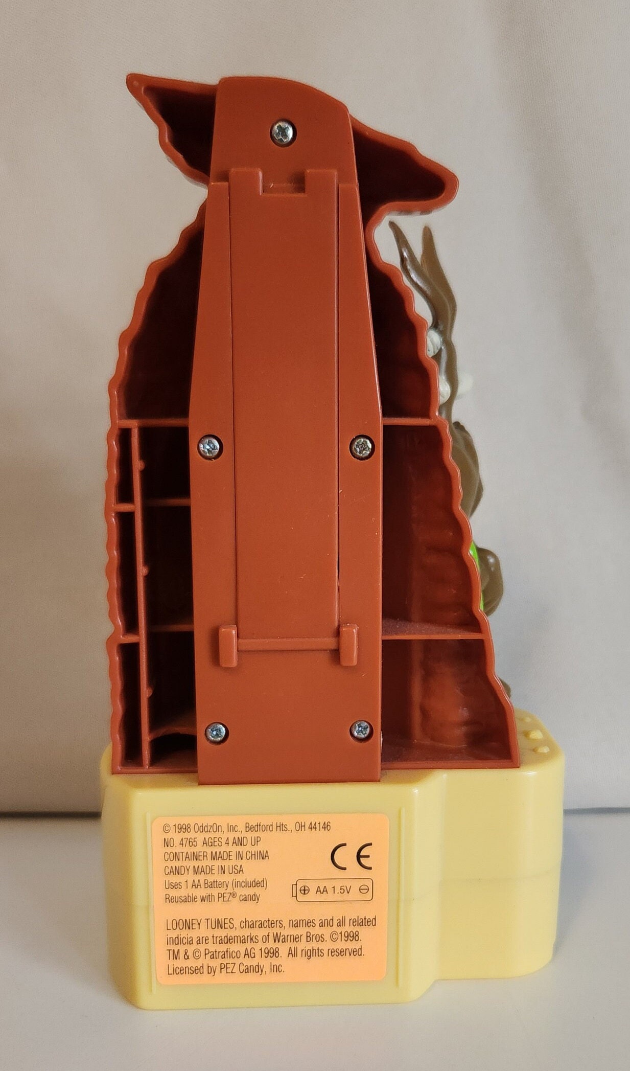 FIGURINE LOONEY TUNES Surprise Tin Wile E. Coyote Road Runner avec