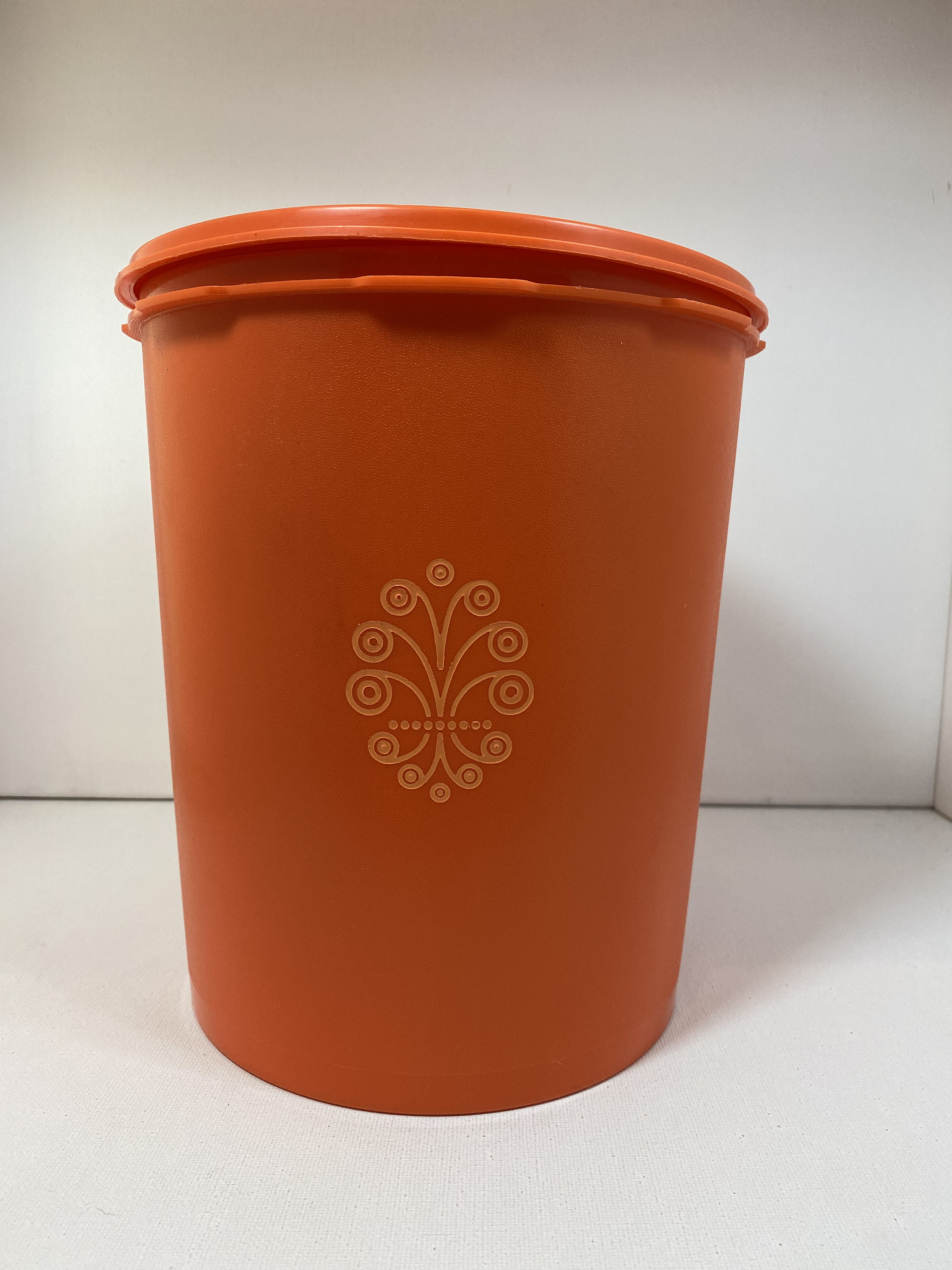 Tupperware Lidded Canister Container XL Multi Coloured Groovy Flowers Red  Green Yellow 5.50 L Made in Mexico 5624A-2 Extra Large Storage 