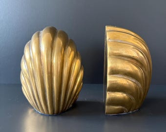 Vintage Solid Brass Seashell Bookends. Clamshell Mid Century Modern Home Decor. Nautical Coastal Home Style. Bookshelf Office Accent.