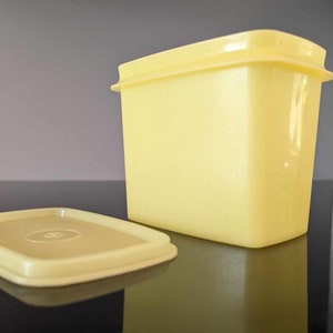 Vintage Yellow Tupperware Shelf Saver: Retro Food Storage (1243-7)