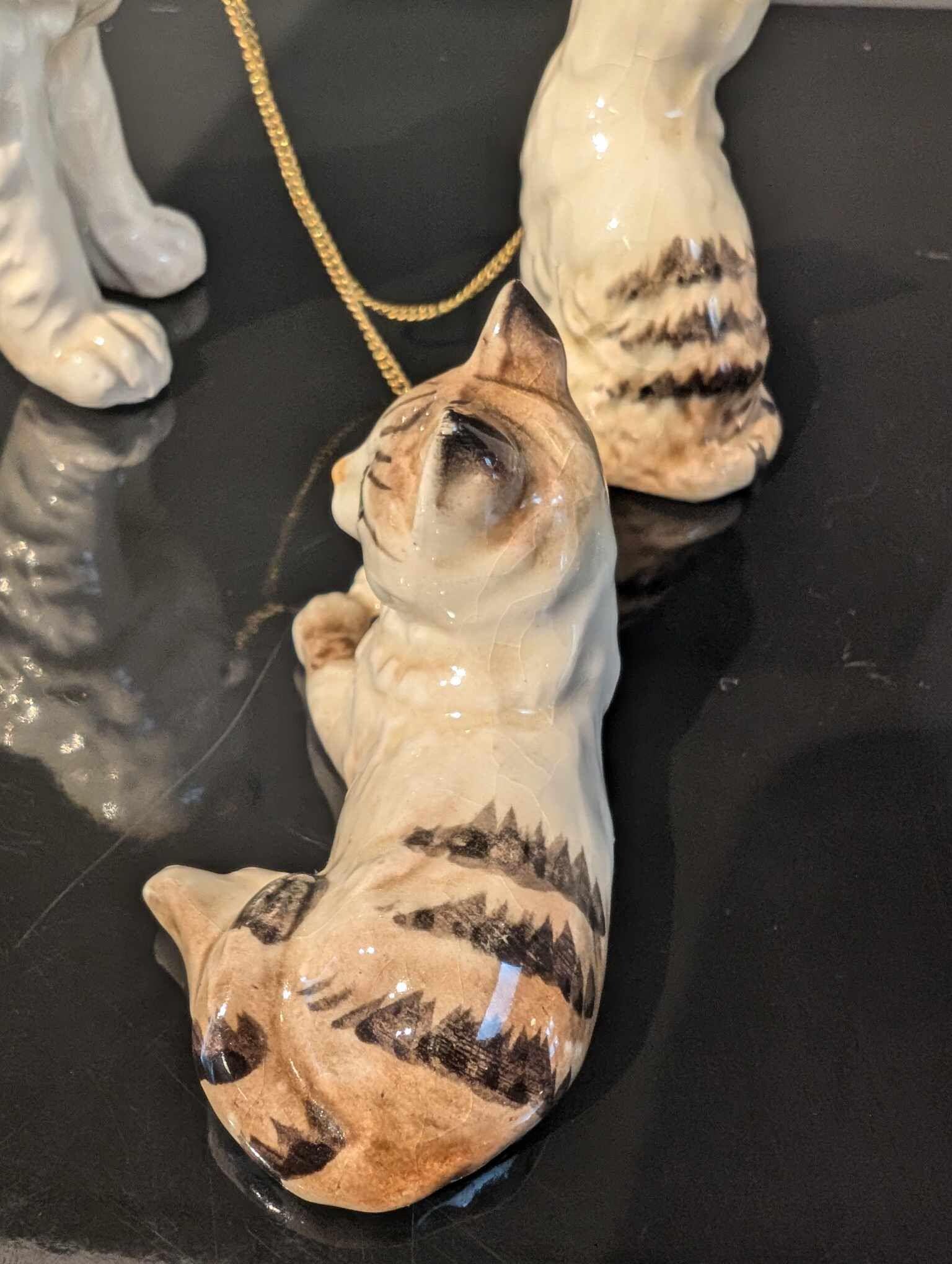 *レトロ*猫親子陶器の置物ヴィンテージ ヴィンテージ陶器製猫の家族置物：1950年代の日本製コレクターズ